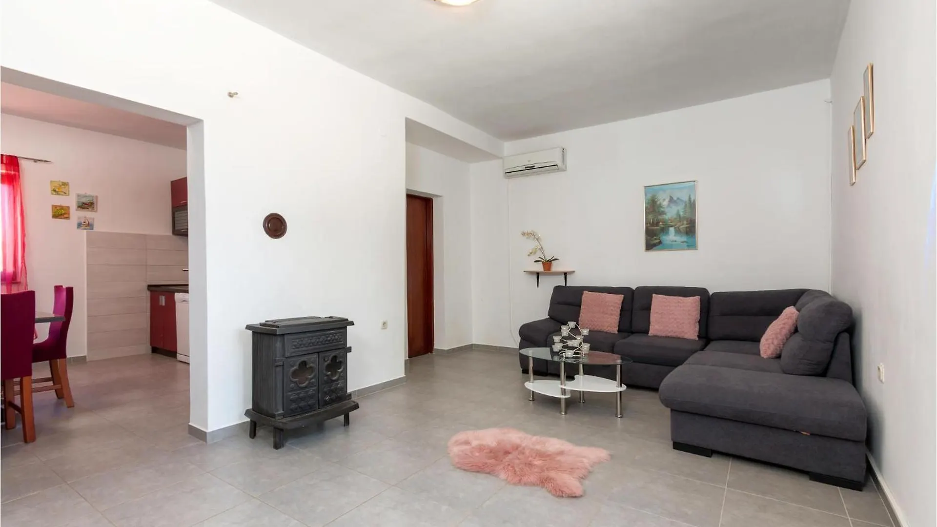 2 Bedroom Beautiful Home In Sikici Pula Holiday home