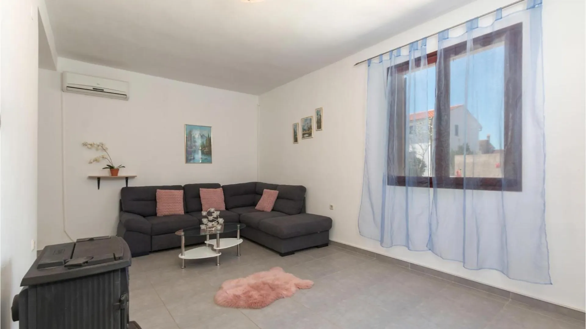 Сasa de vacaciones 2 Bedroom Beautiful Home In Sikici Pula